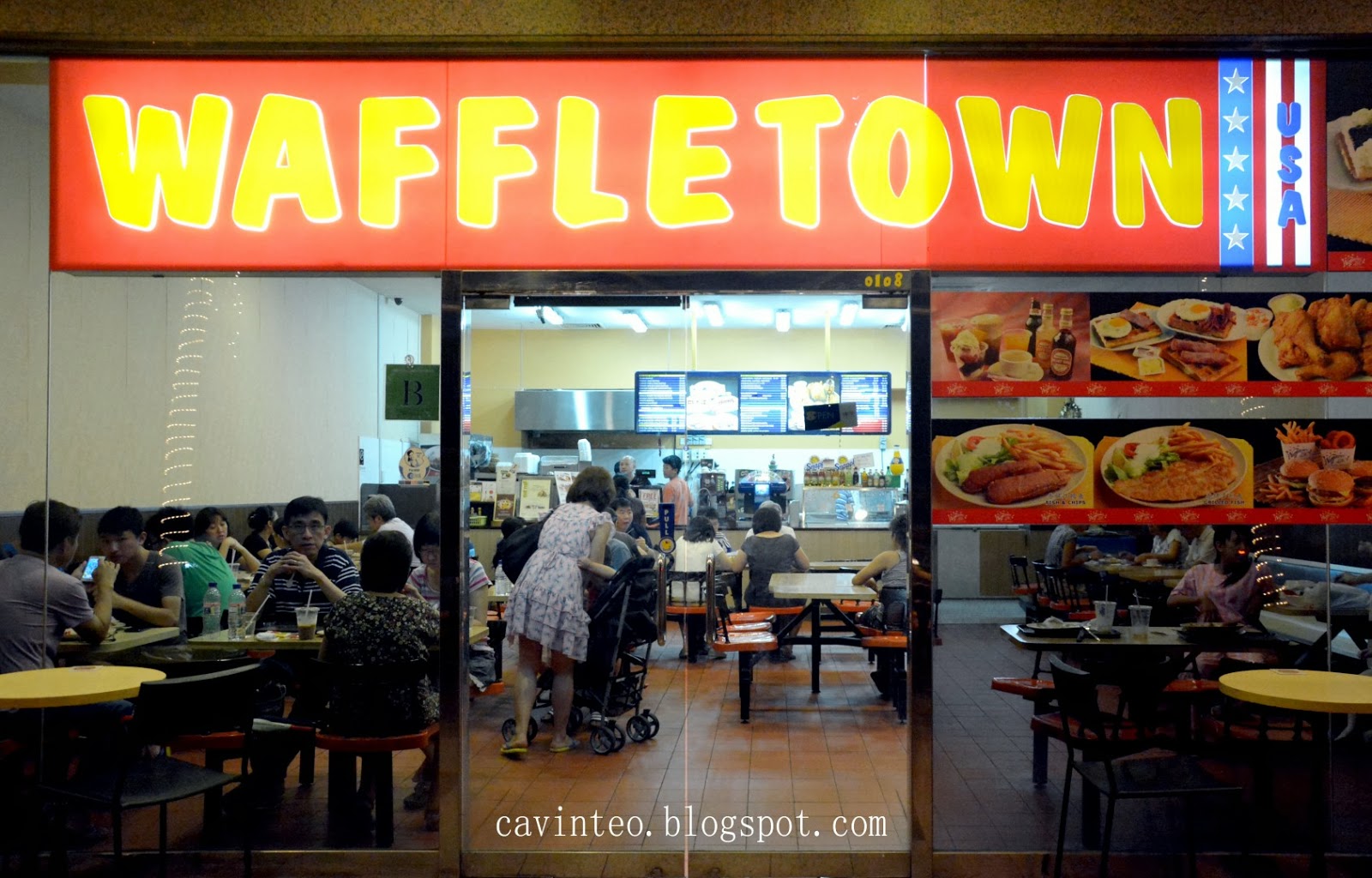 Entree Kibbles WaffleTown Clucky Lucky Fried Chicken & Plain Waffle